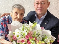 Депутаты поздравили со 100-летием ветерана Великой Отечественной войны Анну Сергеевну Цигулёву