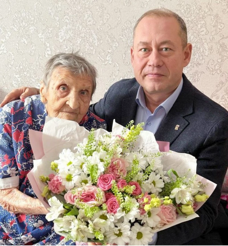 Депутаты поздравили со 100-летием ветерана Великой Отечественной войны Анну Сергеевну Цигулёву