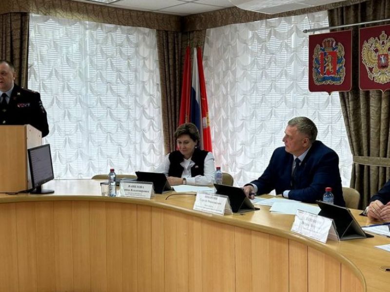 Начальник МО МВД России «Ачинский» выступил с докладом на сессии горсовета