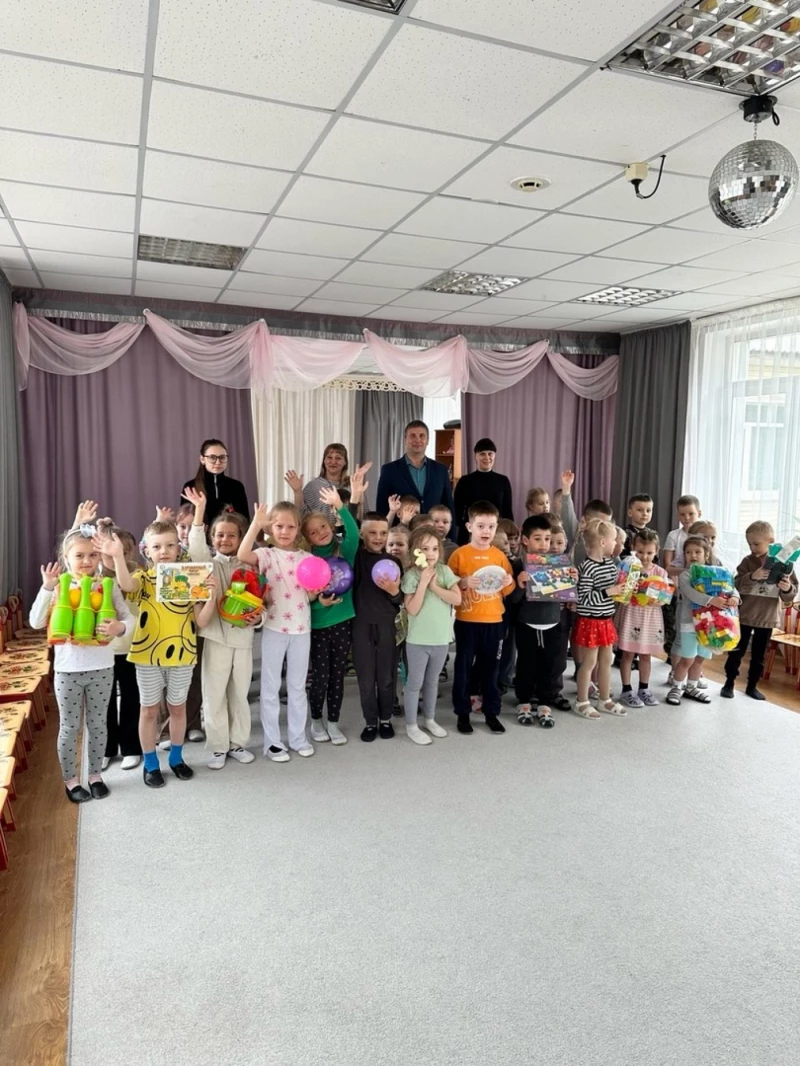 Для улыбок и искренних эмоций: городской Совет депутатов окружил заботой юное население Ачинска