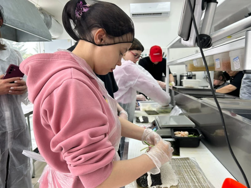 Для улыбок и искренних эмоций: городской Совет депутатов окружил заботой юное население Ачинска