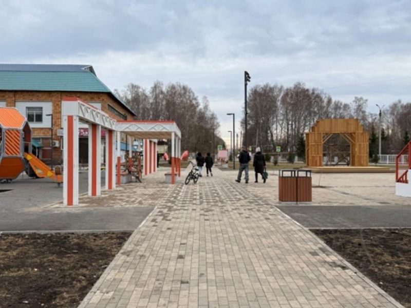 В Малиновке завершается строительство сквера