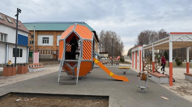 В Малиновке завершается строительство сквера