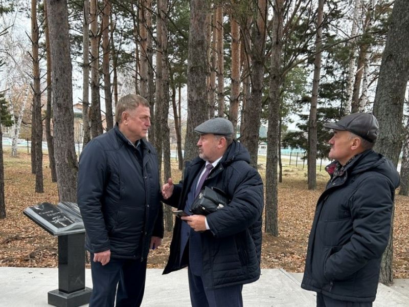 Председатель Ачинского окружного Совета депутатов Сергей Никитин совместно со своим заместителем Сергеем Любкиным посетил село Большой Улуй