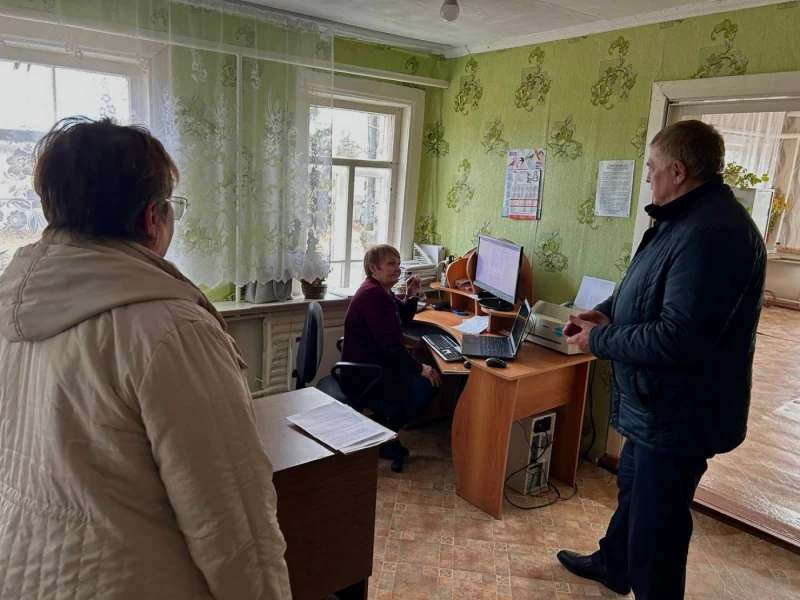 Председатель Ачинского окружного Совета депутатов Сергей Никитин совместно со своим заместителем Сергеем Любкиным посетил село Большой Улуй