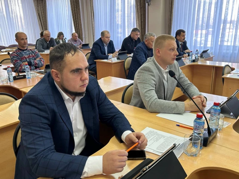 Сегодня в окружном Совете состоялось собрание депутатов первого созыва