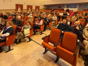 Более сотни ачинцев пришли поддержать проекты активных граждан и депутатов для участия в краевой программе «Поддержка местных инициатив»