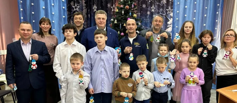 Депутаты Ачинского окружного Совета исполнили мечты 31 воспитанника Центра семьи «Ачинский»