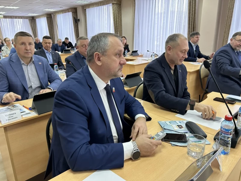 На очередной седьмой сессии Ачинского окружного Совета депутаты рассмотрели 19 вопросов