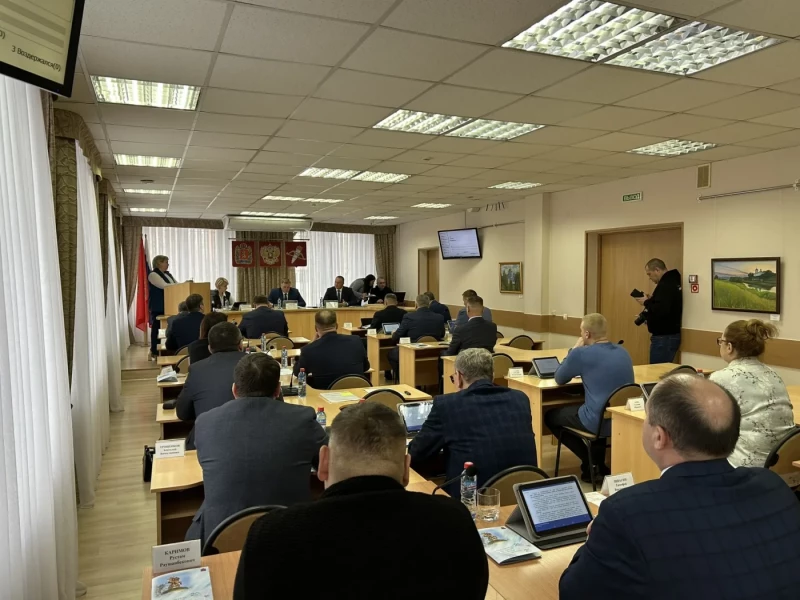 На очередной седьмой сессии Ачинского окружного Совета депутаты рассмотрели 19 вопросов