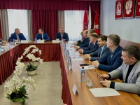 Депутаты округа совместно с депутатом Государственной думы приняли участие в подписании Соглашения о социально-экономическом сотрудничестве между муниципалитетом и Ачинским глинозёмным комбинатом компании РУСАЛ