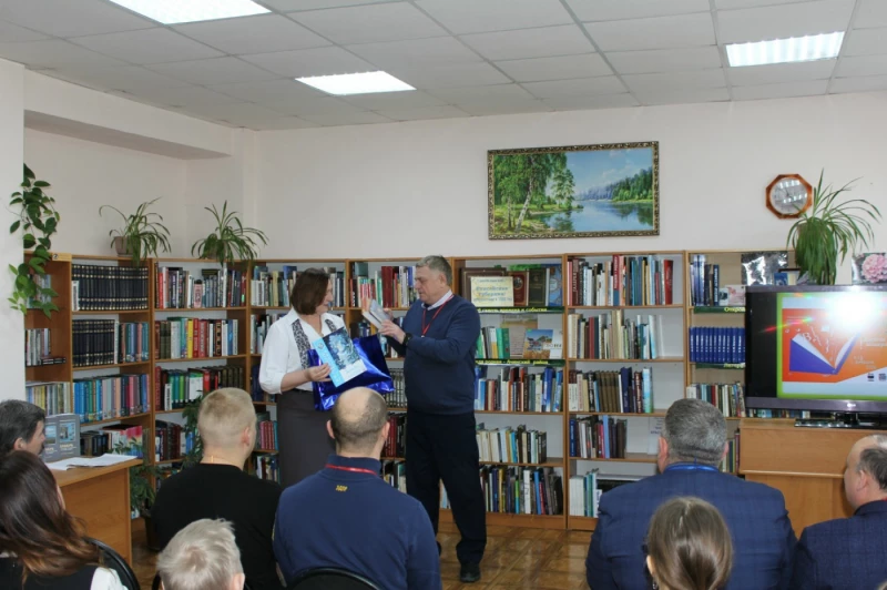 Депутаты Ачинского округа инициировали акцию накануне Дня книгодарения