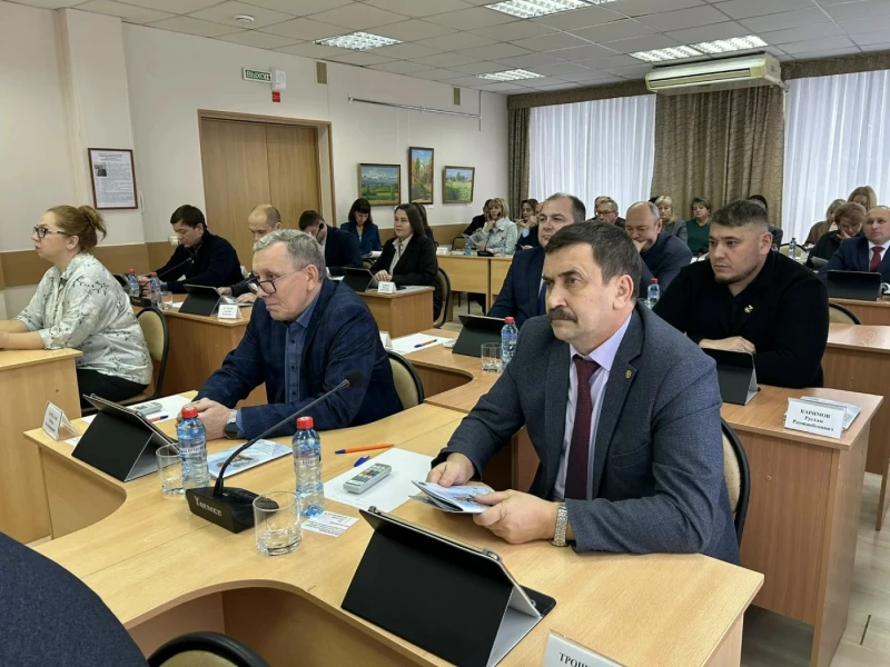 По инициативе председателя Ачинского окружного Совета депутатов Сергея Никитина состоялось рабочее совещание с Госавтоинспекцией МО МВД России "Ачинский"