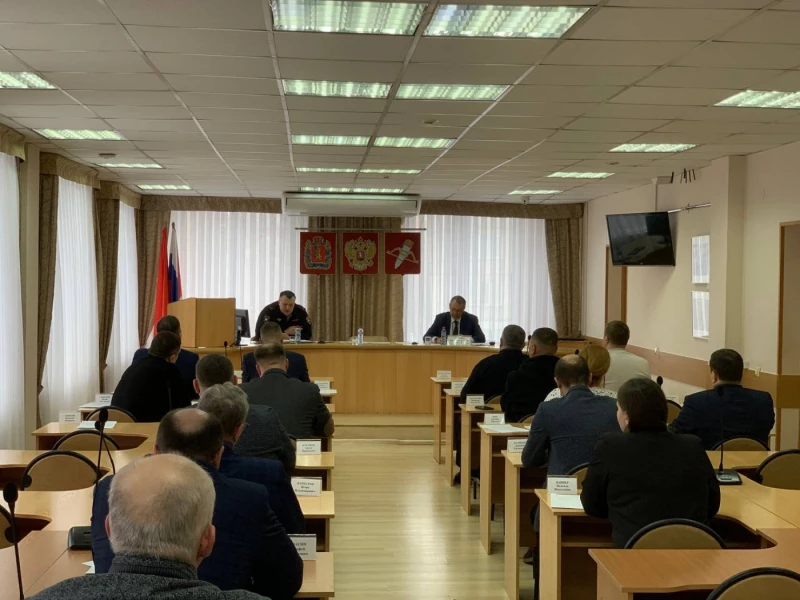 По инициативе председателя Ачинского окружного Совета депутатов Сергея Никитина состоялось рабочее совещание с Госавтоинспекцией МО МВД России "Ачинский"