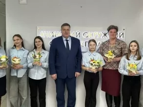 Окружной Совет депутатов организовал предпраздничное обучение для учениц полицейского класса Большесалырской школы