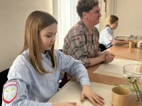 Окружной Совет депутатов организовал предпраздничное обучение для учениц полицейского класса Большесалырской школы