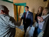 Депутаты Ачинского окружного Совета приступили к важной миссии – поздравлениям ветеранов Великой Отечественной с наступающим Днём Победы