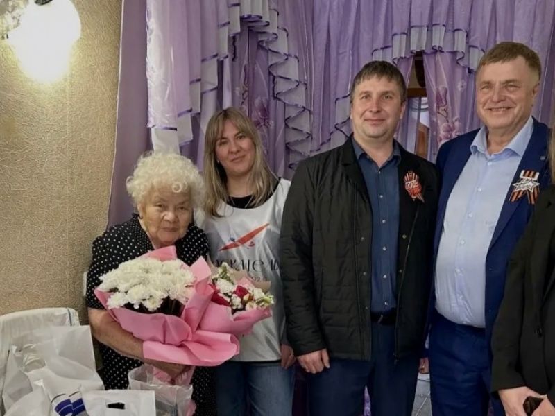 Депутаты Ачинского окружного Совета приступили к важной миссии – поздравлениям ветеранов Великой Отечественной с наступающим Днём Победы
