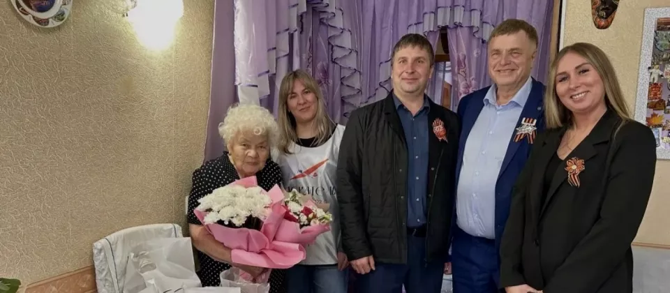 Депутаты Ачинского окружного Совета приступили к важной миссии – поздравлениям ветеранов Великой Отечественной с наступающим Днём Победы