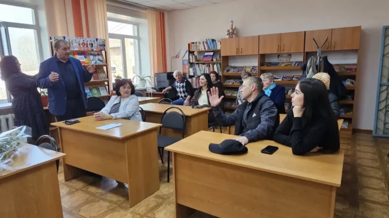 «Была б земля – а клуб построим!»: состоялась встреча жителей Горного и Карловки с представителями окружного Совета депутатов