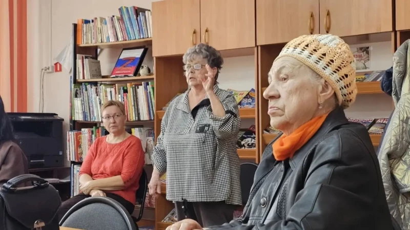 «Была б земля – а клуб построим!»: состоялась встреча жителей Горного и Карловки с представителями окружного Совета депутатов