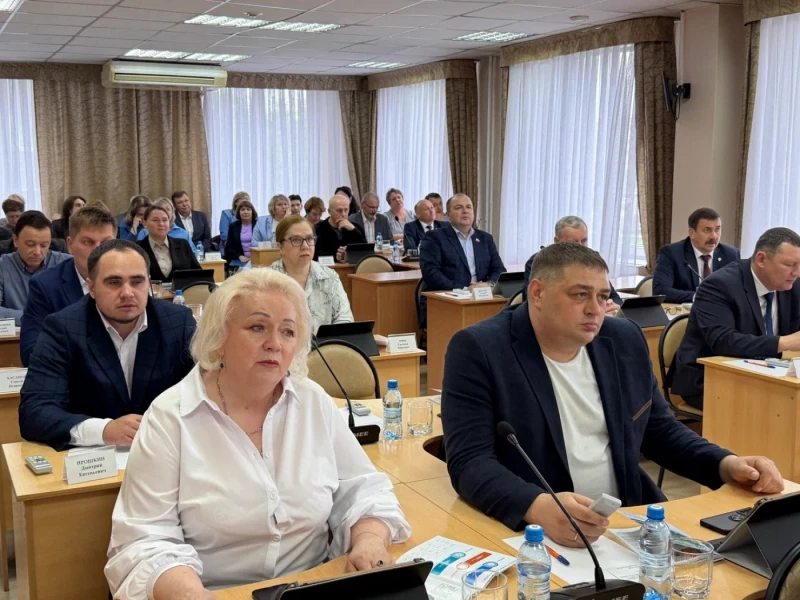 На очередной тринадцатой  сессии Ачинского окружного Совета депутаты рассмотрели рекордное количество вопросов