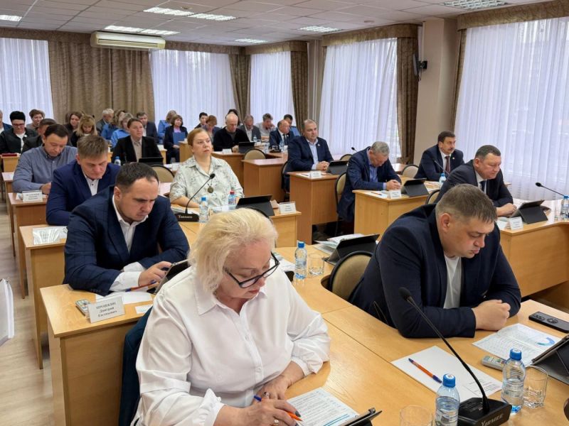 На очередной тринадцатой  сессии Ачинского окружного Совета депутаты рассмотрели рекордное количество вопросов
