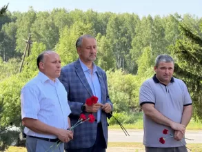 Митинг, посвященный памяти павших в Вов в селе Лапшиха