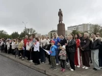 Депутаты Ачинского окружного Совета приняли участие в торжественной церемонии поднятия Государственного флага России