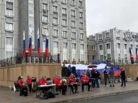 Депутаты Ачинского окружного Совета приняли участие в торжественной церемонии поднятия Государственного флага России