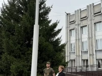 Депутаты Ачинского окружного Совета приняли участие в торжественной церемонии поднятия Государственного флага России