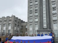 Депутаты Ачинского окружного Совета приняли участие в торжественной церемонии поднятия Государственного флага России