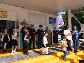 В День знаний депутаты Ачинского окружного Совета приняли участие в торжественных линейках