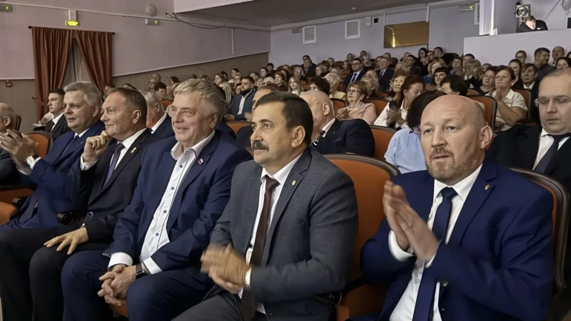 В Ачинске прошло торжественное собрание в честь Дня работника нефтяной и газовой промышленности