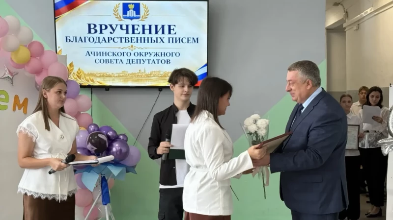 Школа № 13 отметила 65-летний юбилей: Анатолий Ковалев и Михаил Балоночкин поздравили коллектив